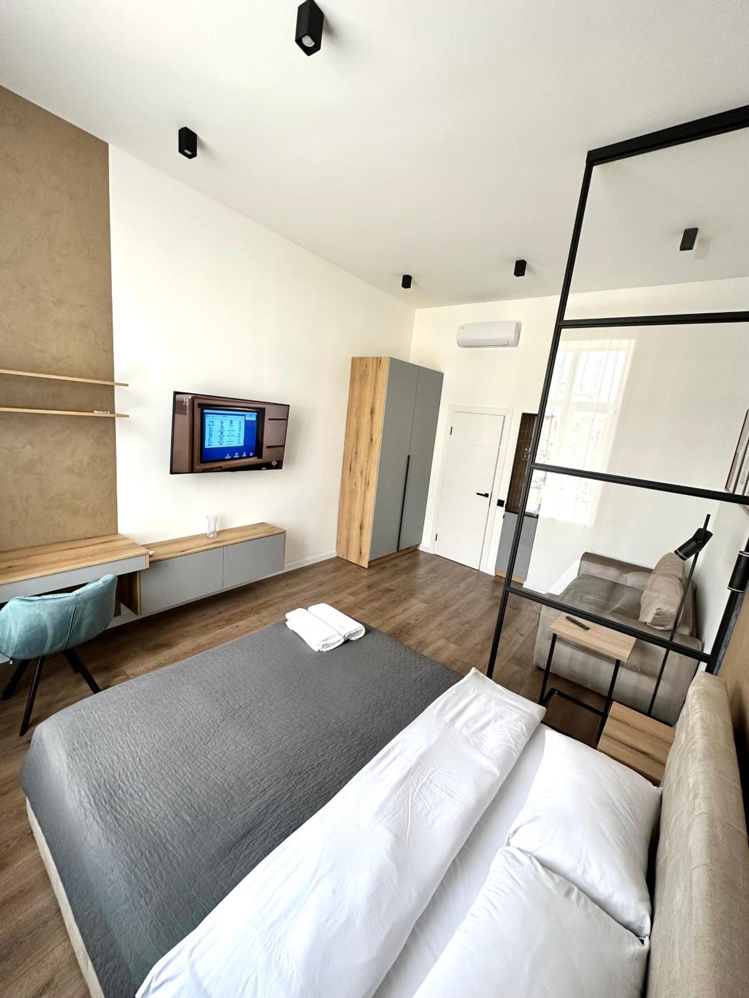 Romantic Apartments - In The Center Of Lviv , King-Size Bed Esterno foto
